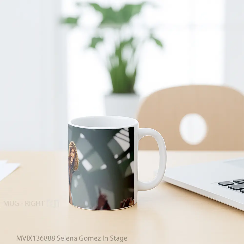 Mug Selena Gomez In Stage Gelas Selebriti - All-side / Desain