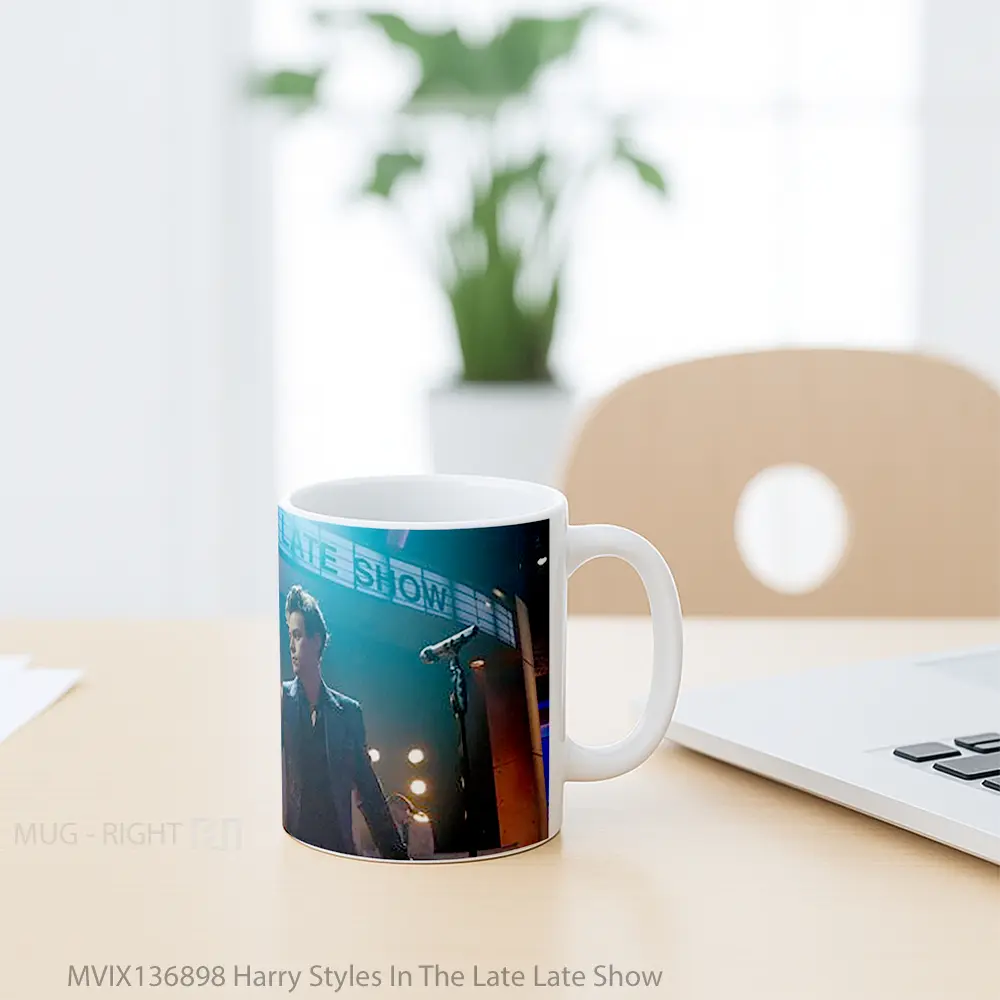 Mug Harry Styles In The Late Late Show Gelas Keramik Unik - All-side / Desain
