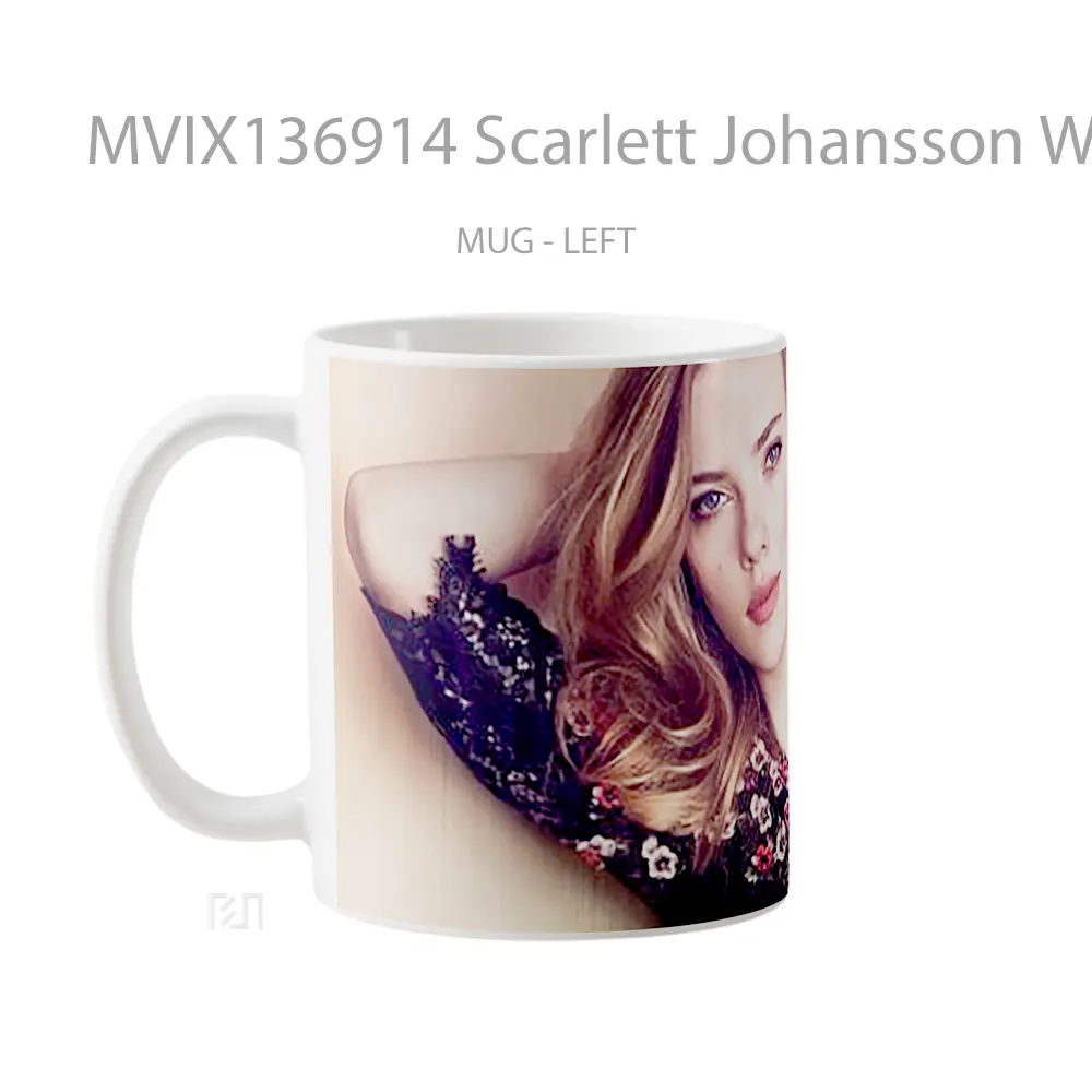 Mug Scarlett Johansson Wearing Clothes With Roses Gelas Selebriti - All-side / Desain
