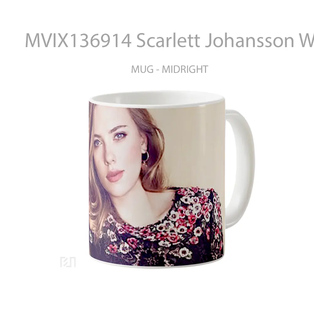 Mug Scarlett Johansson Wearing Clothes With Roses Gelas Selebriti - All-side / Desain