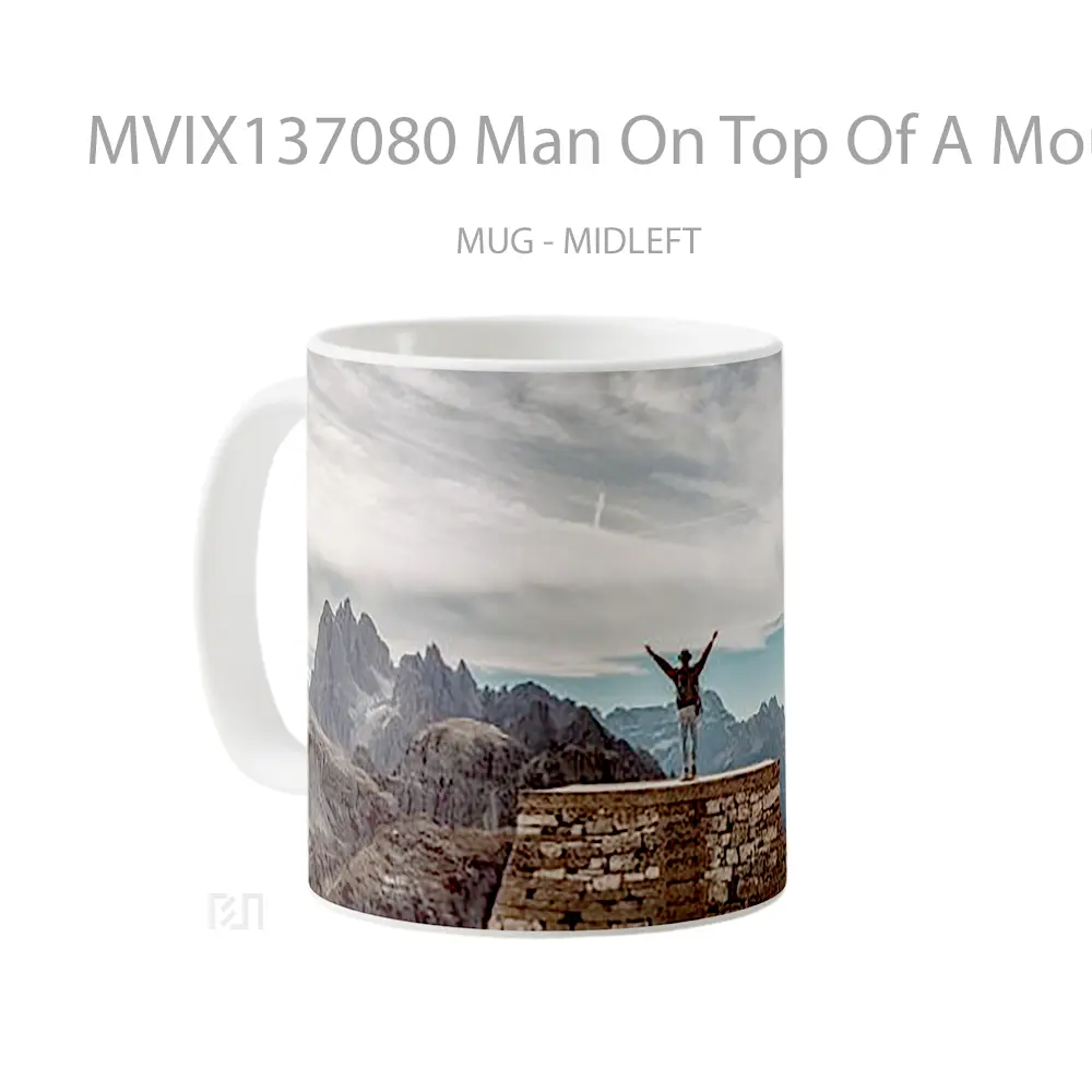 Mug Man On Top Of A Mountain Gelas Pemandangan Alam - All-side / Desain