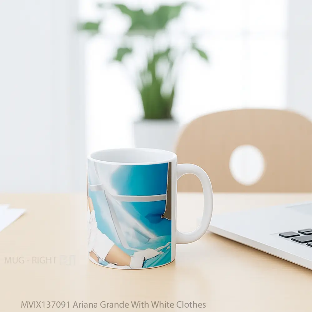 Mug Ariana Grande With White Clothes Gelas Selebriti - All-side / Desain