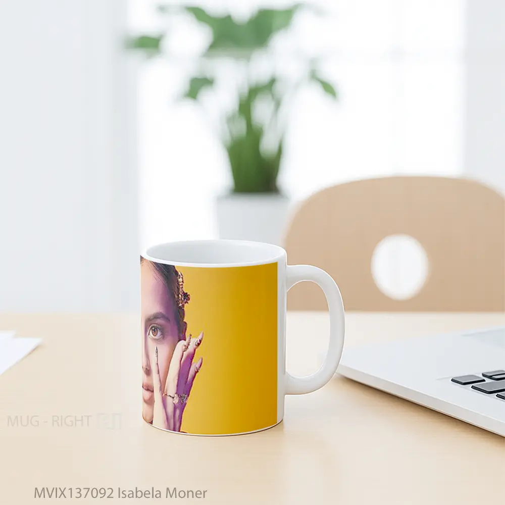 Mug Isabela Moner Gelas Keramik Unik - All-side / Desain