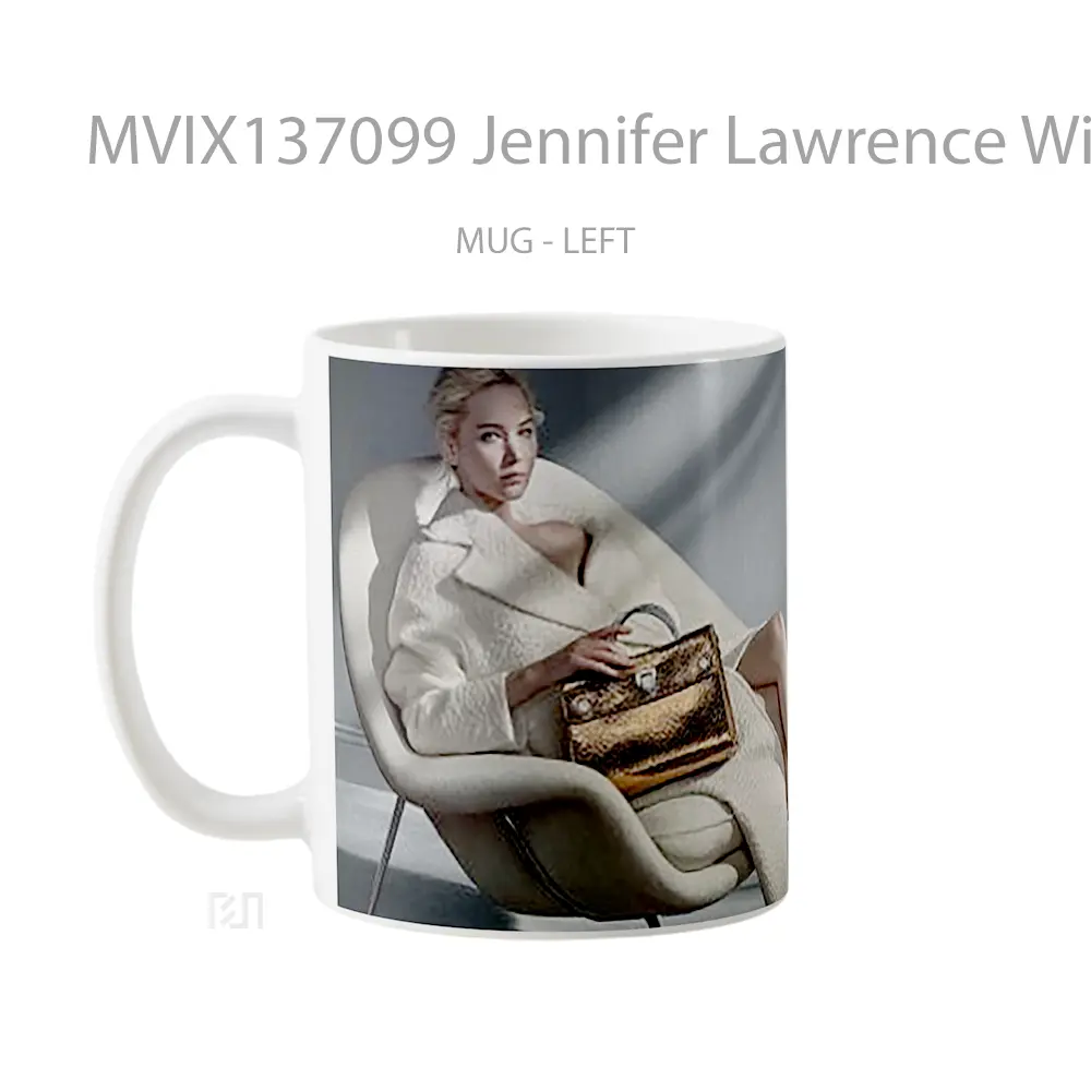 Mug Jennifer Lawrence With White Coat Gelas Keramik Unik - All-side / Desain