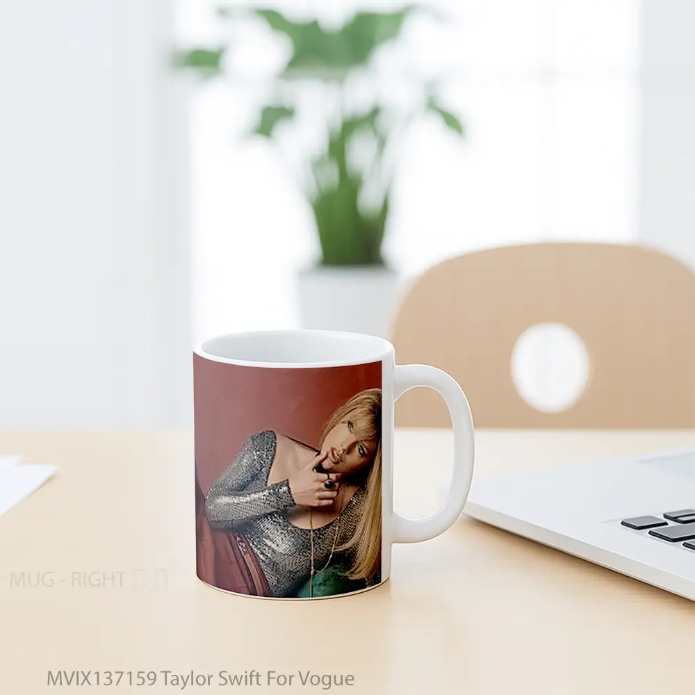 Mug Taylor Swift For Vogue Gelas Selebriti - All-side / Desain
