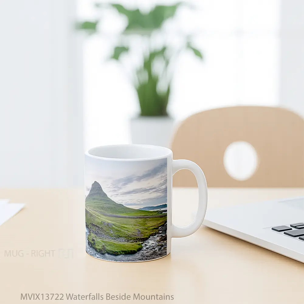 Mug Waterfalls Beside Mountains Gelas Pemandangan Alam - All-side / Desain