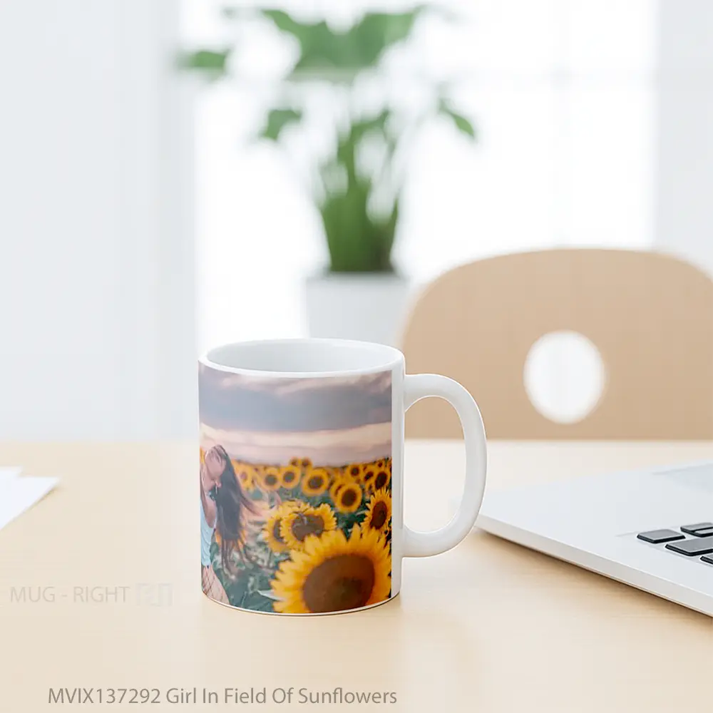 Mug Girl In Field Of Sunflowers Gelas Pemandangan Alam - All-side / Desain