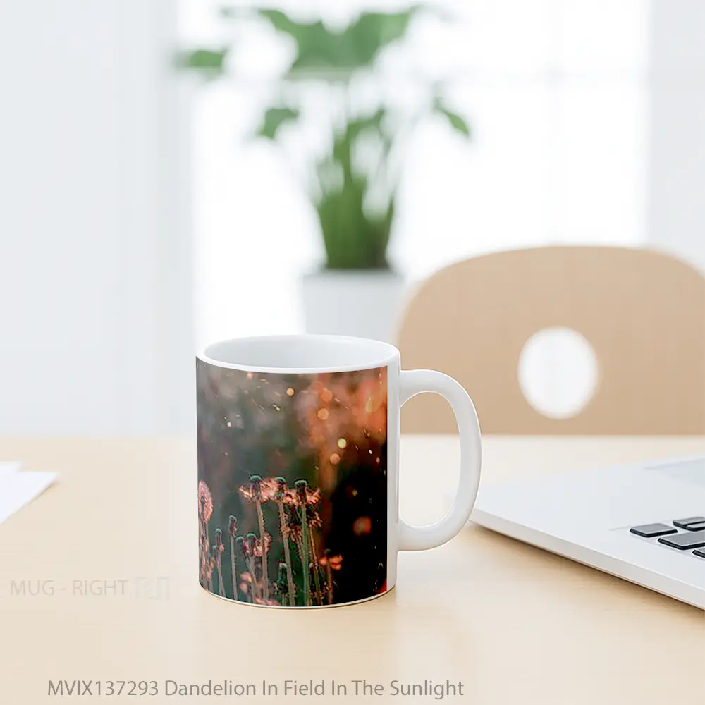 Mug Dandelion In Field In The Sunlight Gelas Pemandangan Alam - All-side / Desain