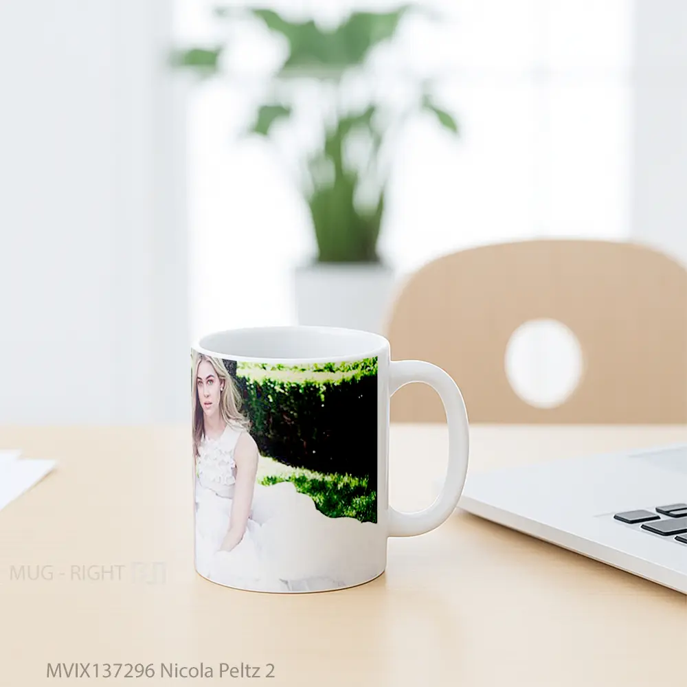 Mug Nicola Peltz 2 Gelas Keramik Unik - All-side / Desain