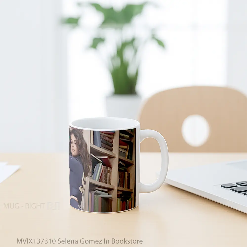 Mug Selena Gomez In Bookstore Gelas Selebriti - All-side / Desain