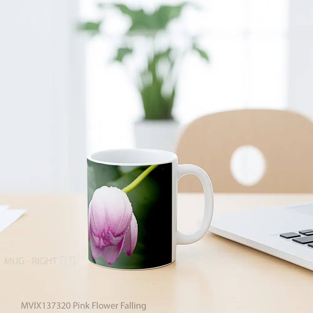 Mug Pink Flower Falling Gelas Pemandangan Alam - All-side / Desain