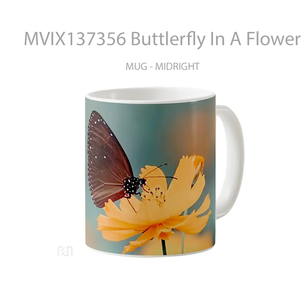 Mug Buttlerfly In A Flower Gelas Pemandangan Alam - All-side / Desain