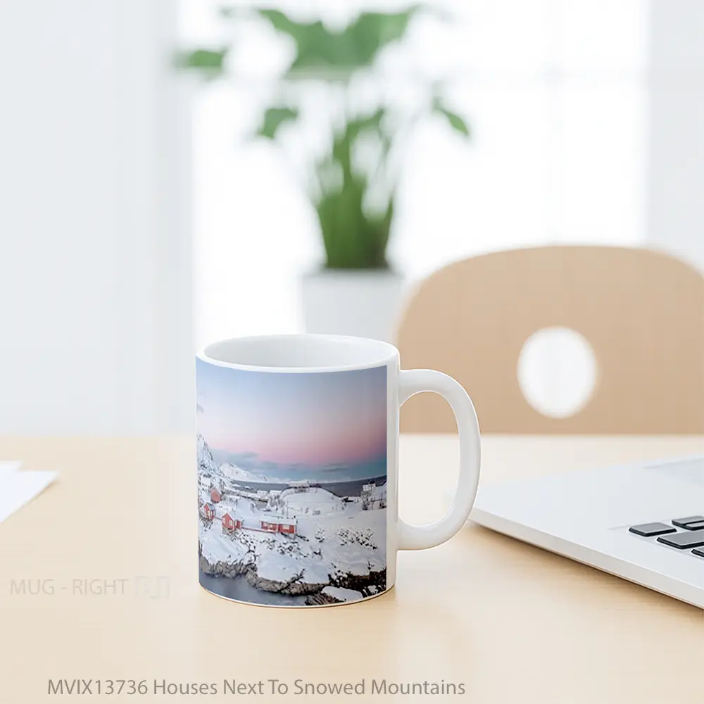 Mug Houses Next To Snowed Mountains Gelas Pemandangan Alam - All-side / Desain