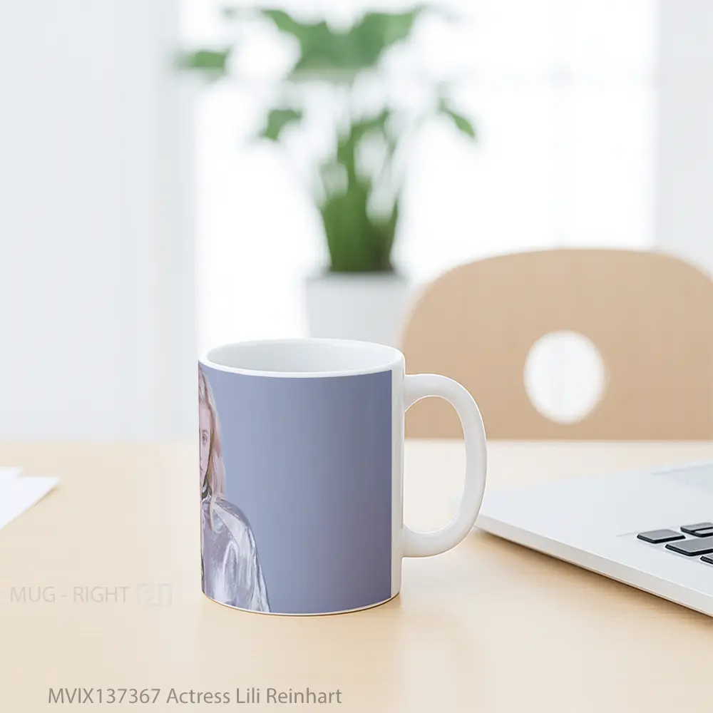 Mug Actress Lili Reinhart Gelas Keramik Unik - All-side / Desain