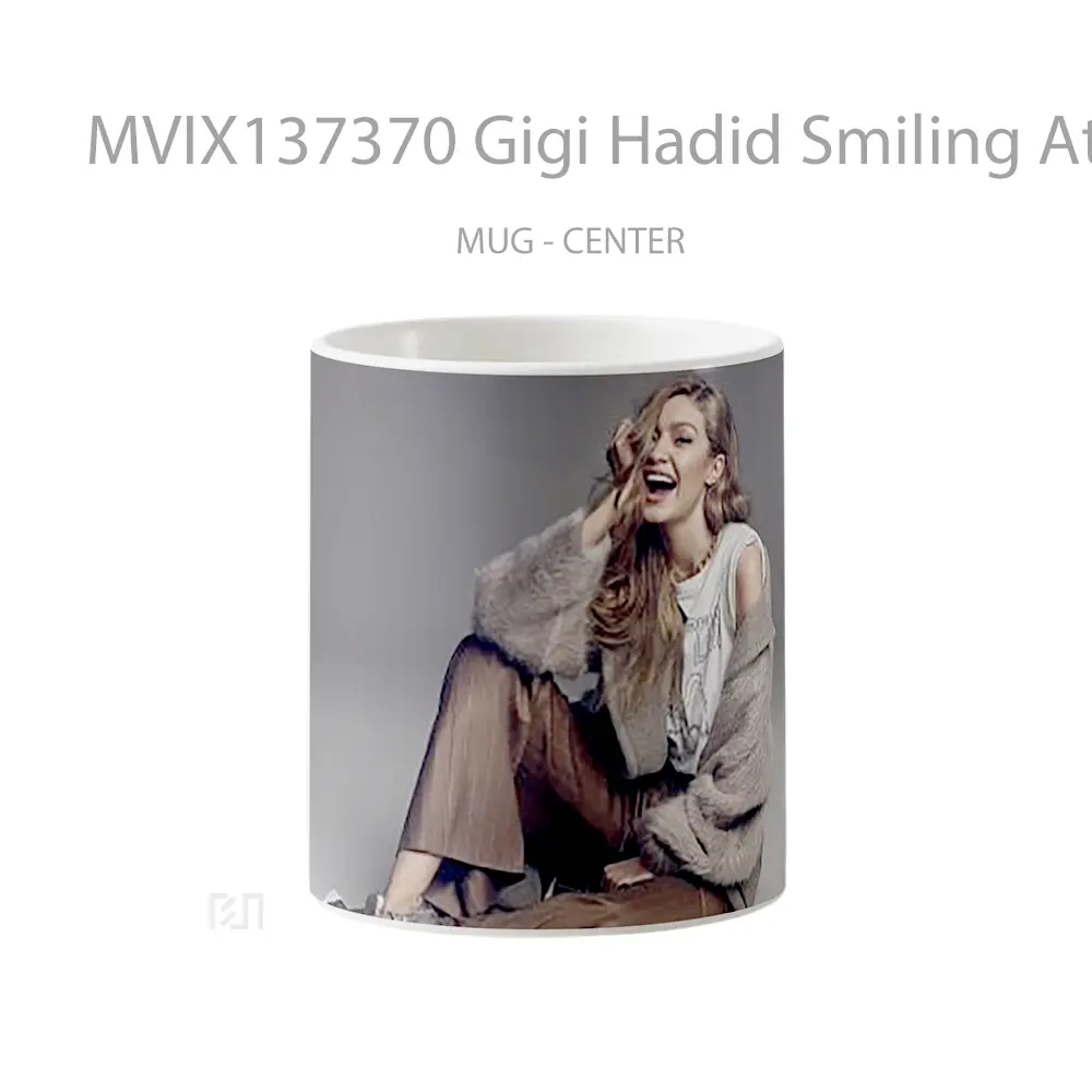 Mug Gigi Hadid Smiling At Photoshoot Gelas Keramik Unik