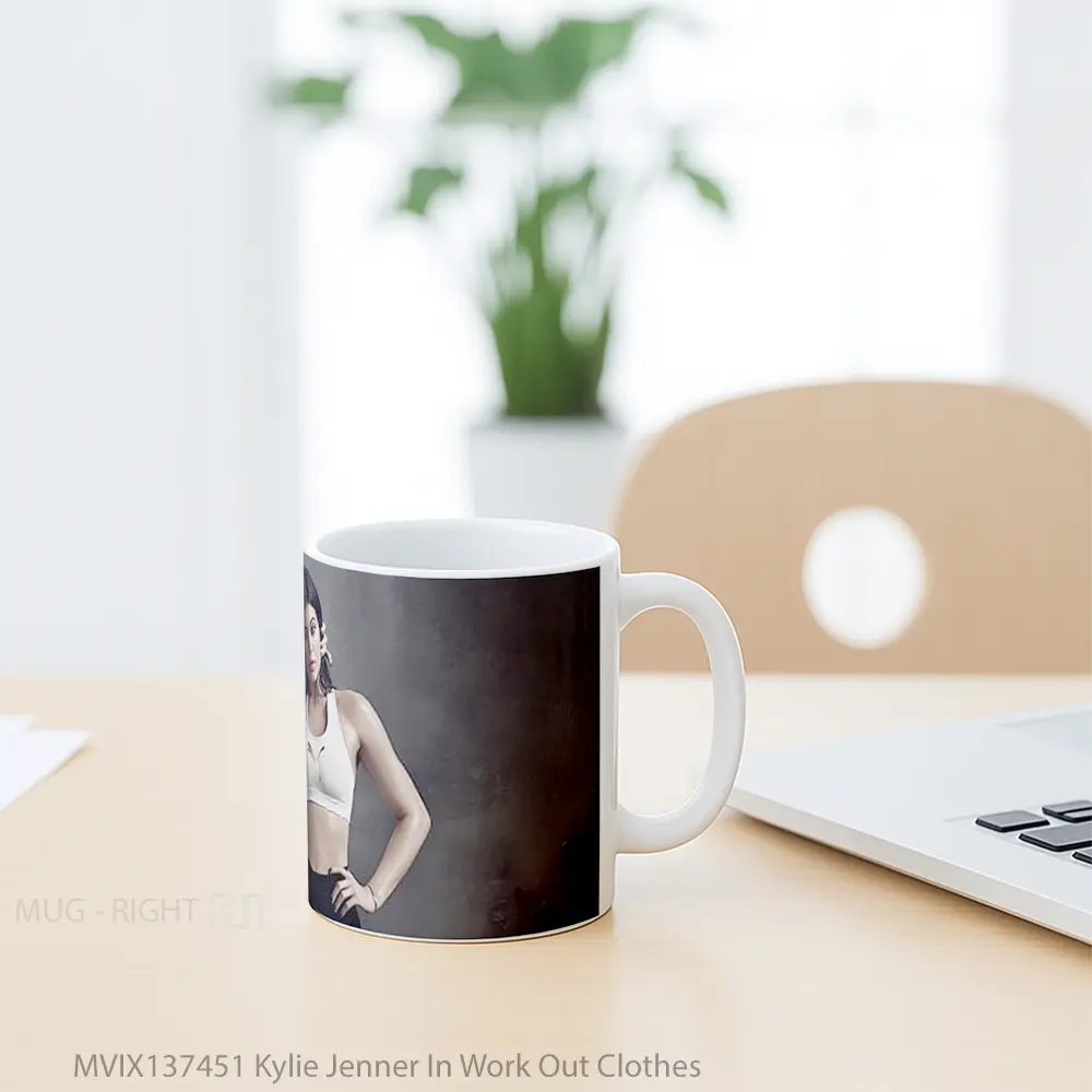Mug Kylie Jenner In Work Out Clothes Gelas Selebriti - All-side / Desain