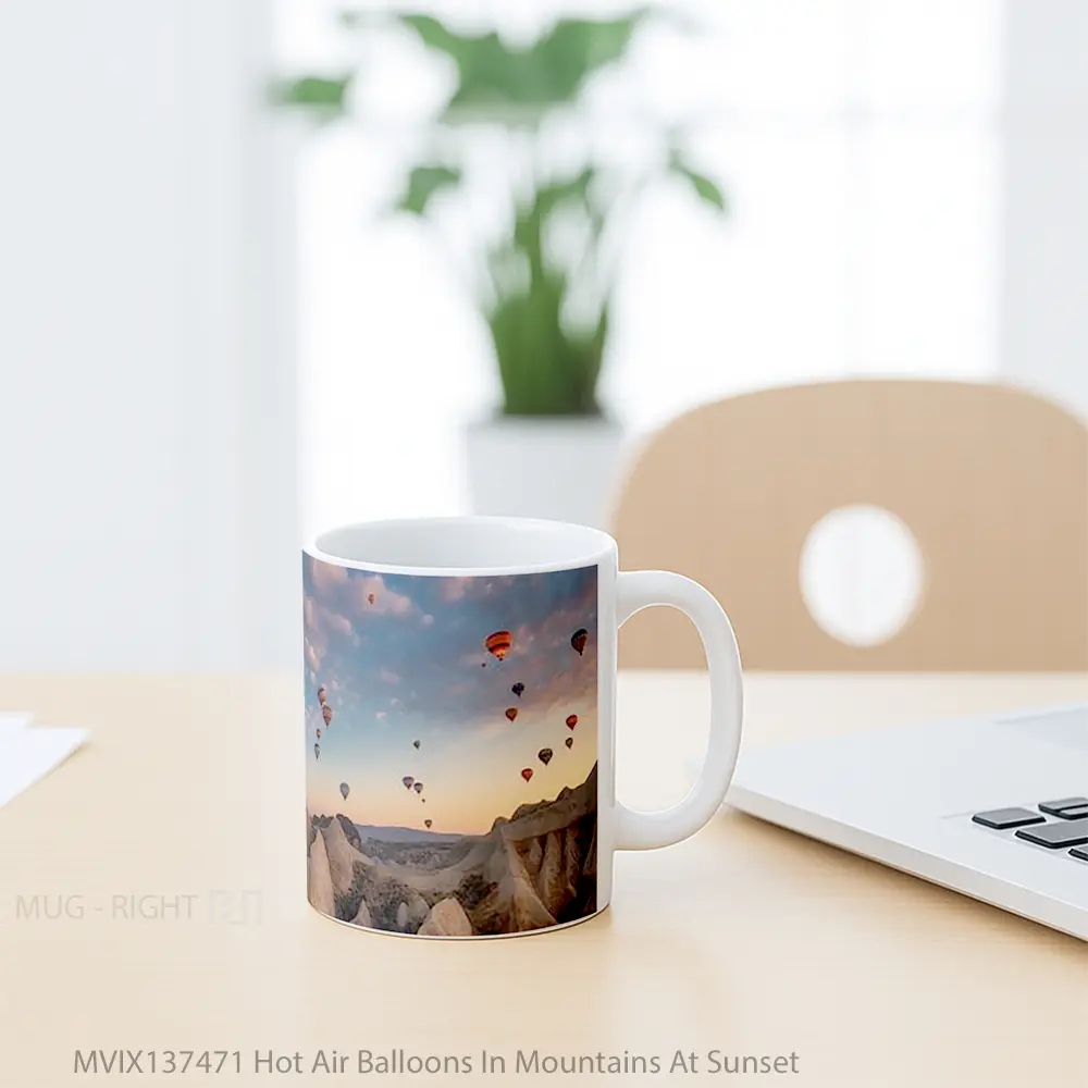 Mug Hot Air Balloons In Mountains At Sunset Gelas Pemandangan Alam - All-side / Desain