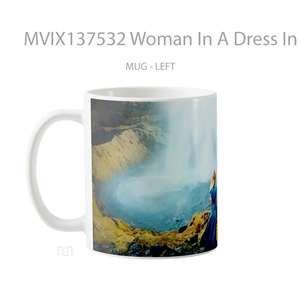 Mug Woman In A Dress In Front Of Waterfall Gelas Pemandangan Alam - Tampak Tengah
