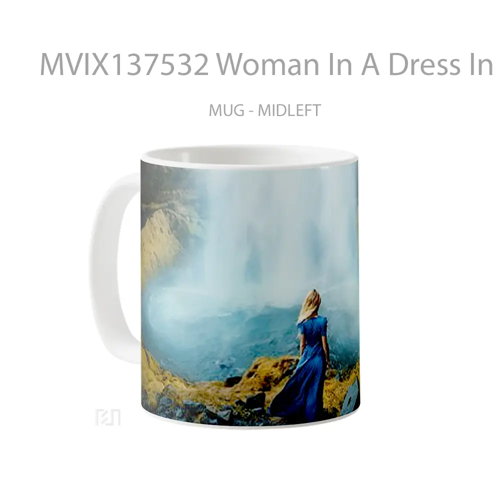 Mug Woman In A Dress In Front Of Waterfall Gelas Pemandangan Alam - Tampak Tengah