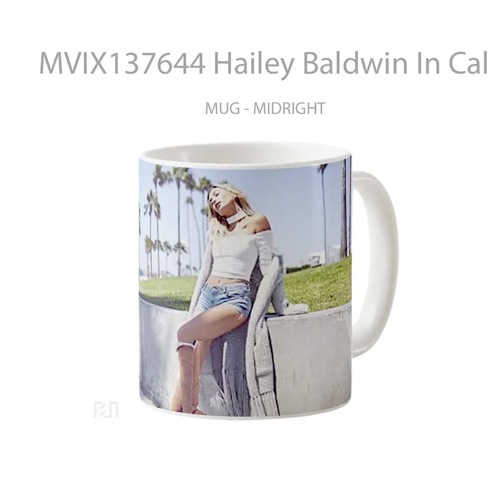 Mug Hailey Baldwin In California Gelas Keramik Unik - All-side / Desain