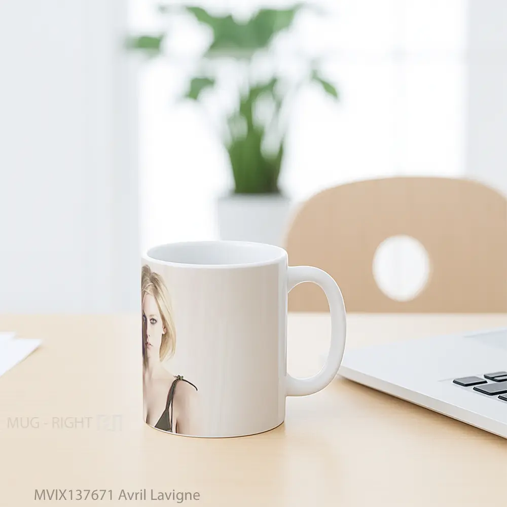 Mug Avril Lavigne Gelas Keramik Unik - All-side / Desain