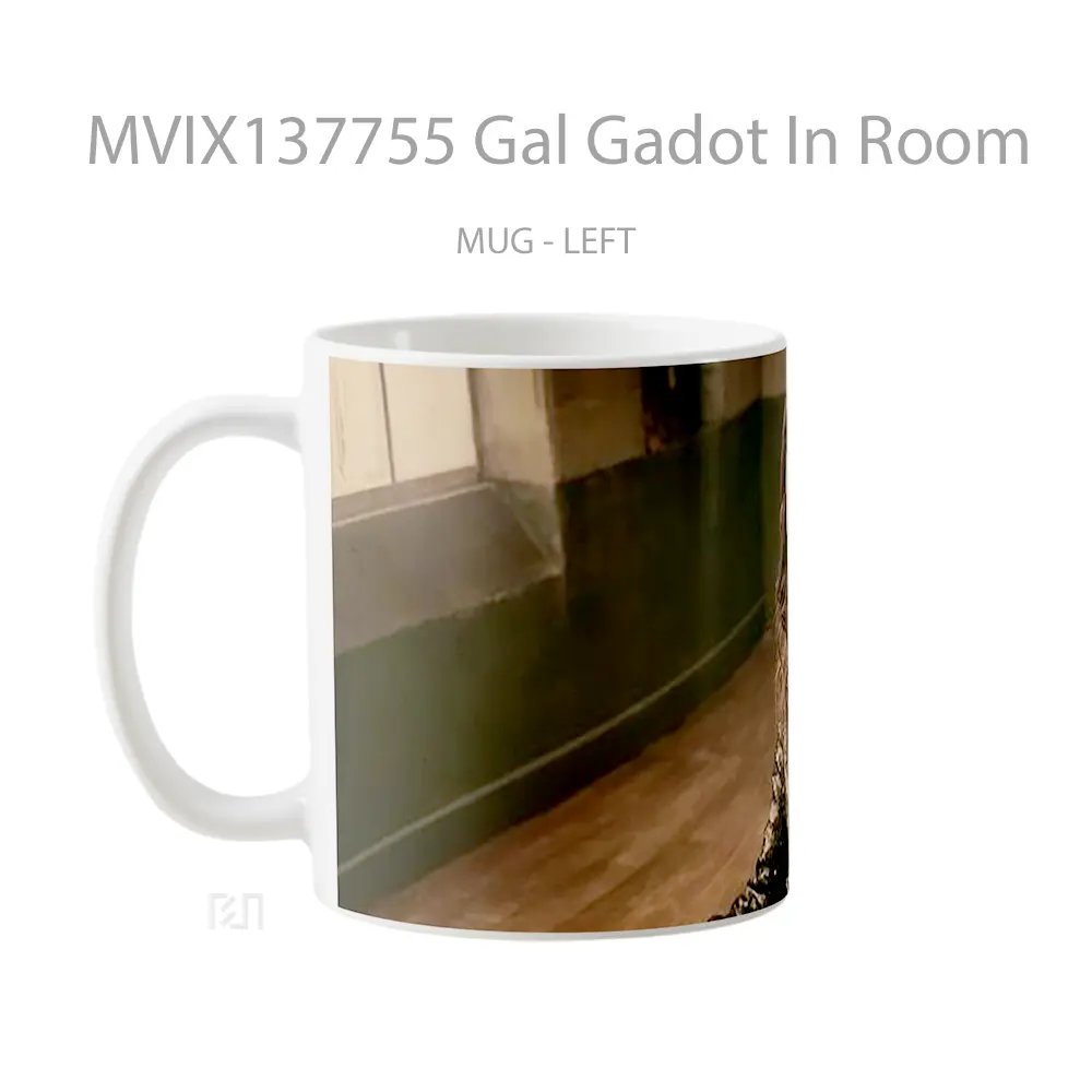 Mug Gal Gadot In Room Gelas Selebriti - All-side / Desain