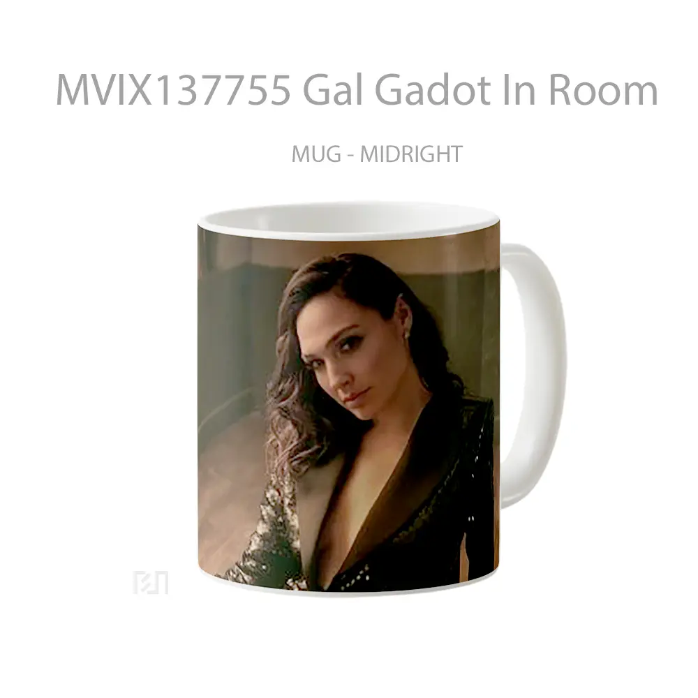 Mug Gal Gadot In Room Gelas Selebriti - All-side / Desain