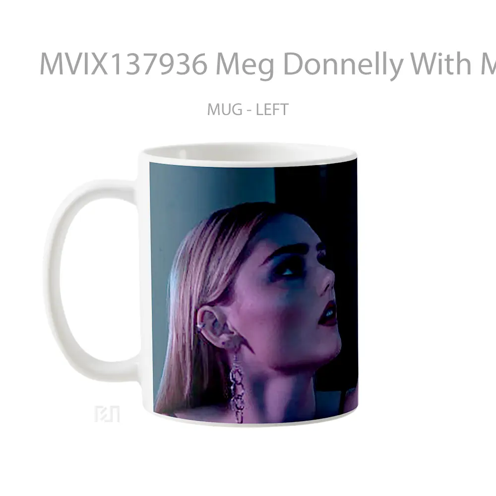 Mug Meg Donnelly With Make Up On Gelas Keramik Unik - All-side / Desain