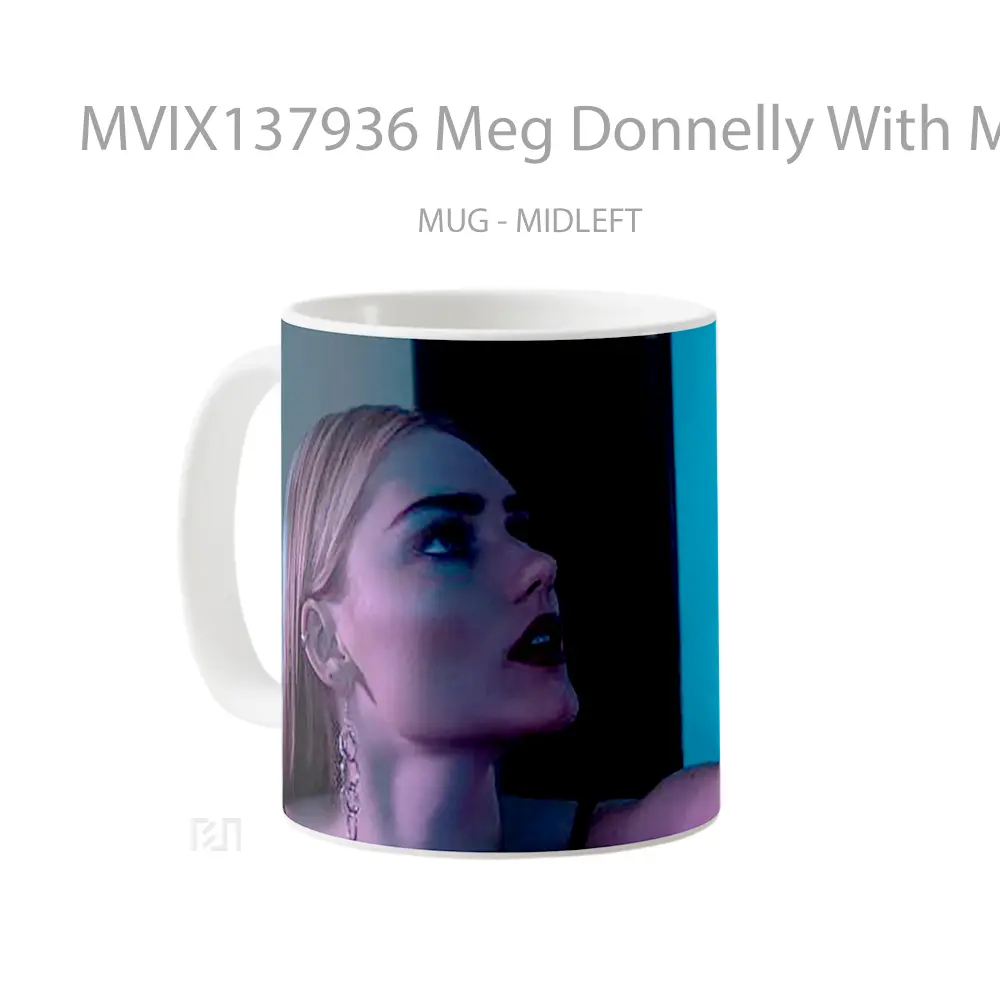 Mug Meg Donnelly With Make Up On Gelas Keramik Unik - All-side / Desain