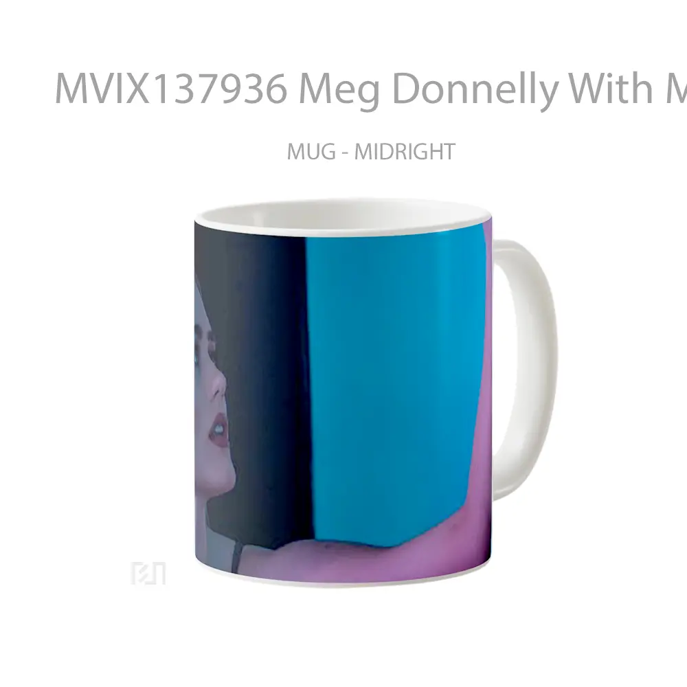 Mug Meg Donnelly With Make Up On Gelas Keramik Unik - All-side / Desain