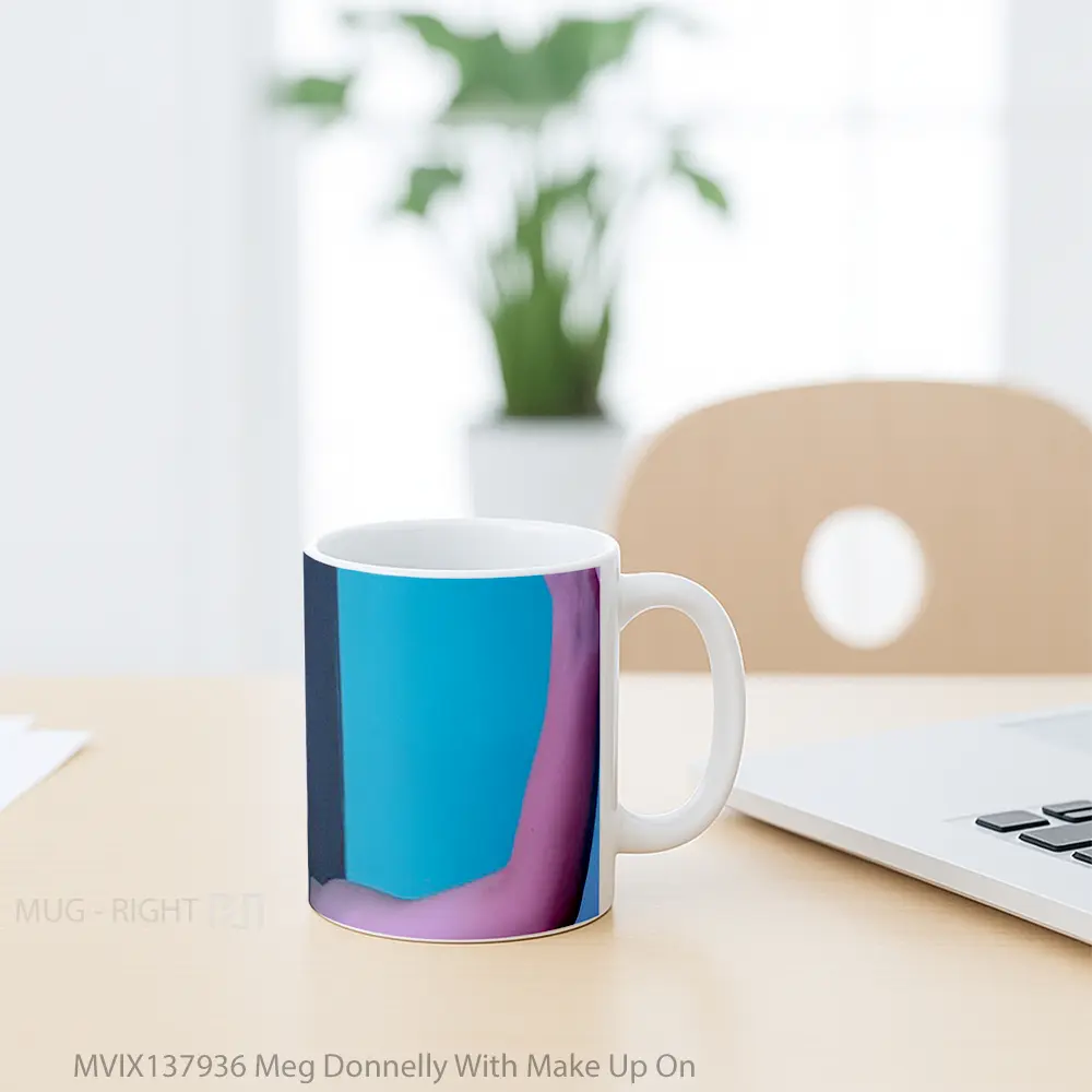 Mug Meg Donnelly With Make Up On Gelas Keramik Unik - All-side / Desain