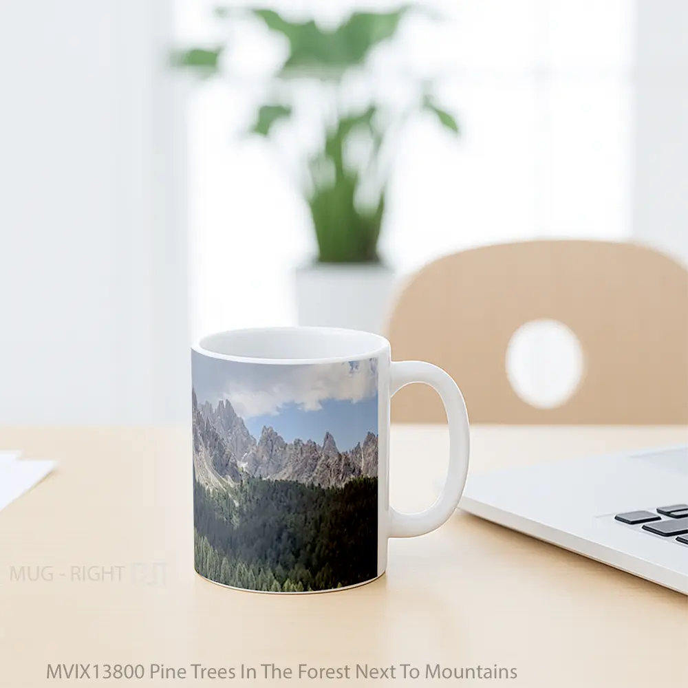 Mug Pine Trees In The Forest Next To Mountains Gelas Pemandangan Alam - All-side / Desain
