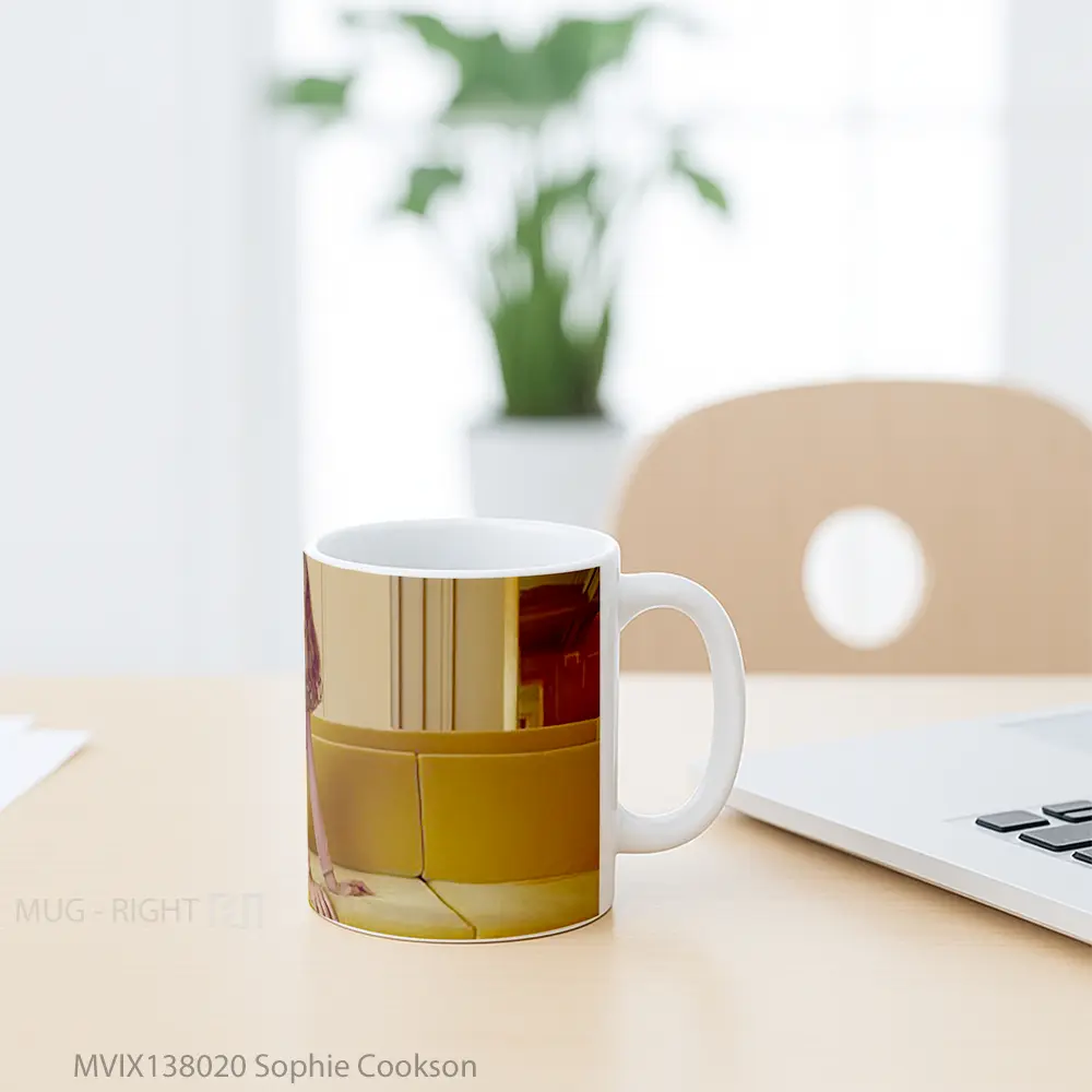 Mug Sophie Cookson Gelas Keramik Unik - All-side / Desain