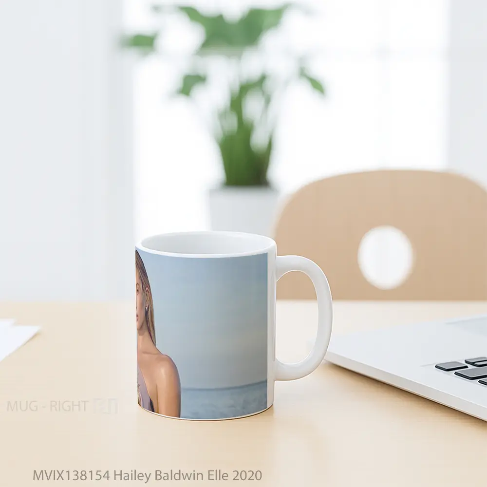 Mug Hailey Baldwin Elle 2020 Gelas Keramik Unik - All-side / Desain