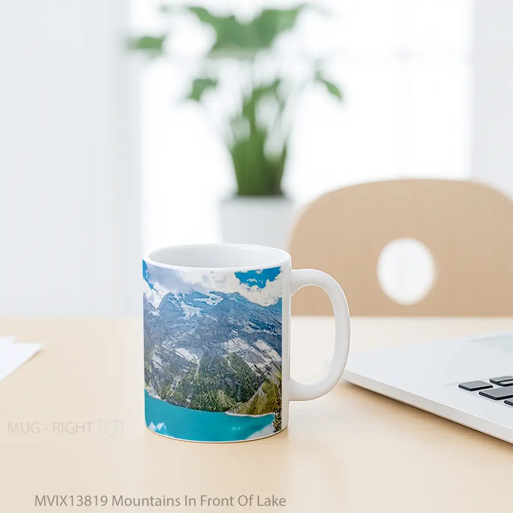 Mug Mountains In Front Of Lake Gelas Pemandangan Alam - Tampak Tengah