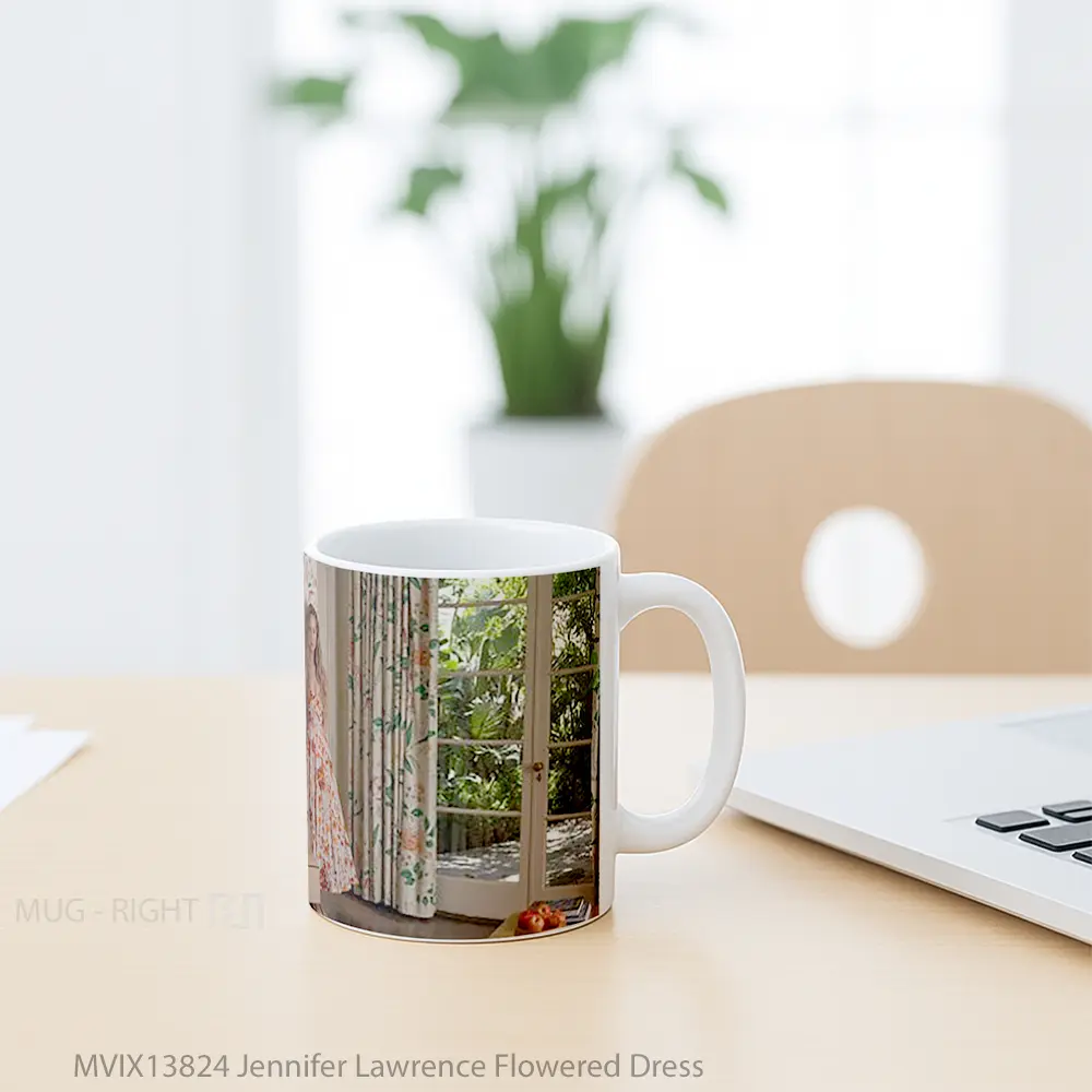 Mug Jennifer Lawrence Flowered Dress Gelas Keramik Unik - All-side / Desain