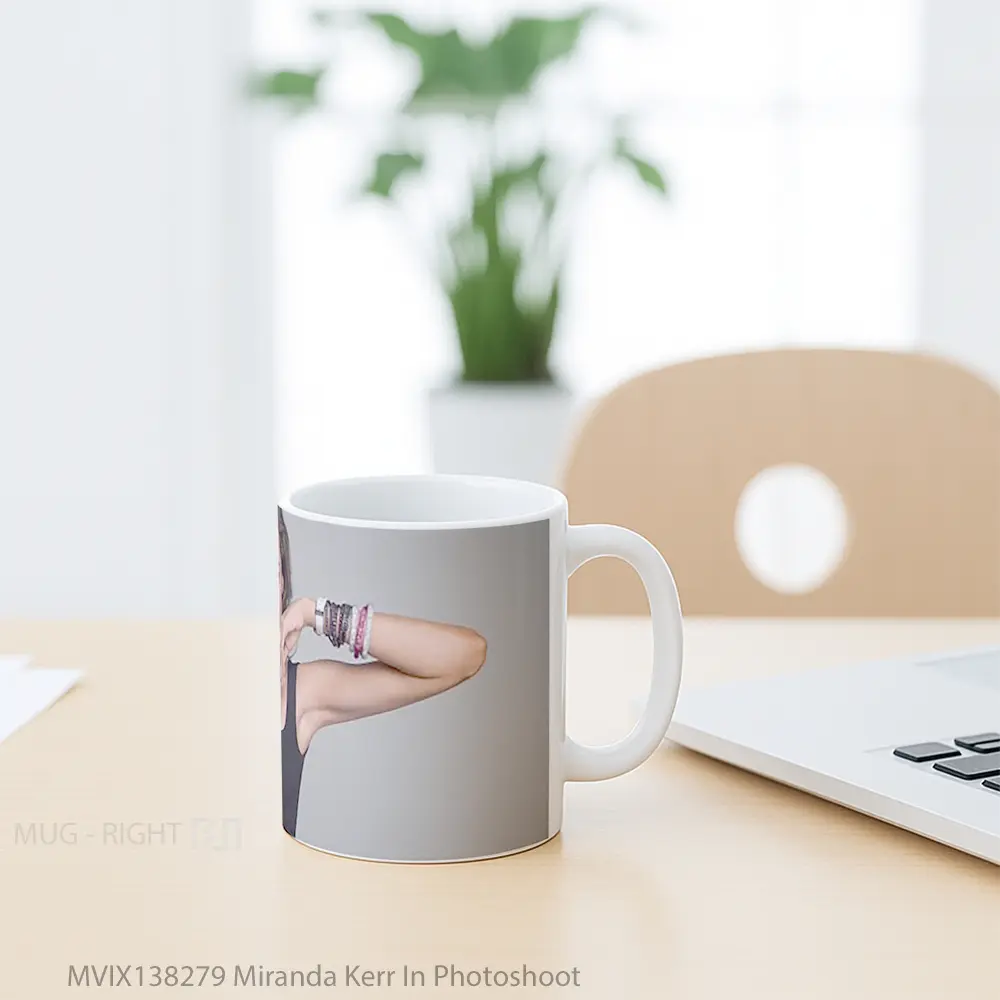 Mug Miranda Kerr In Photoshoot Gelas Keramik Unik - All-side / Desain