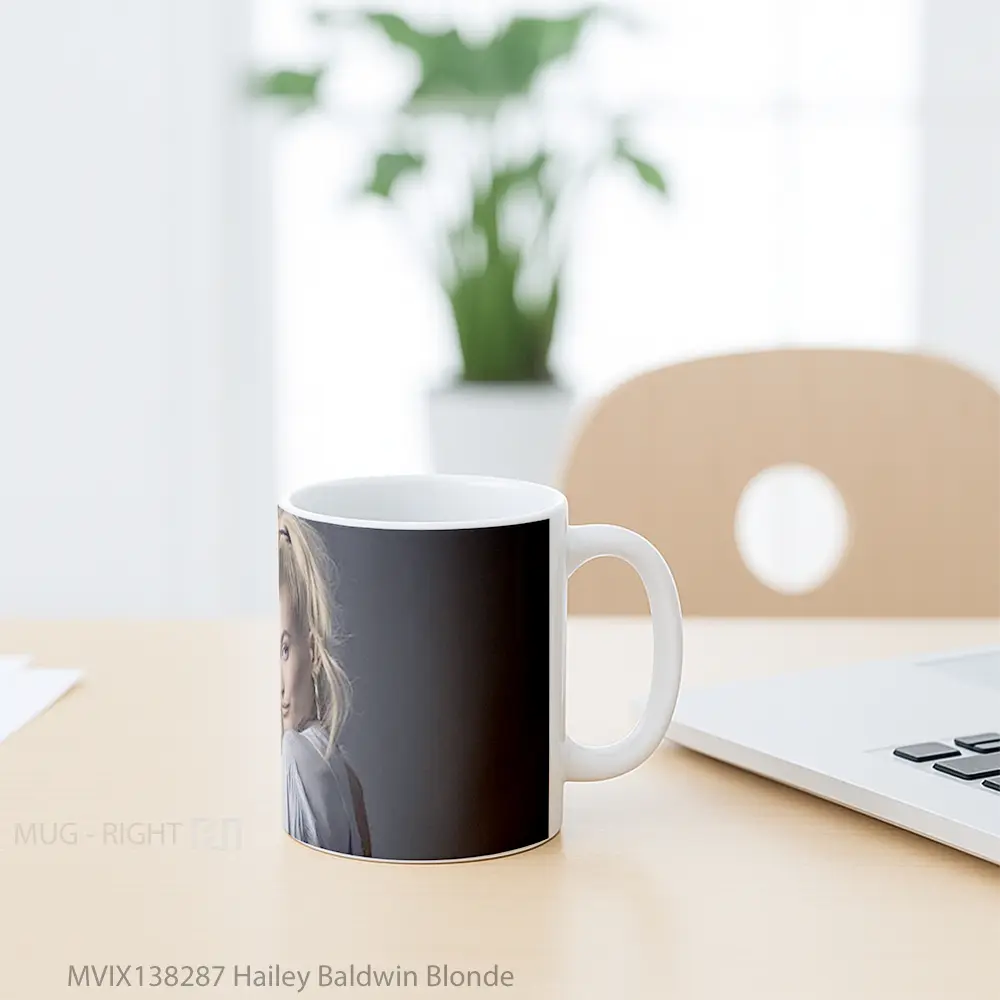 Mug Hailey Baldwin Blonde Gelas Keramik Unik - All-side / Desain