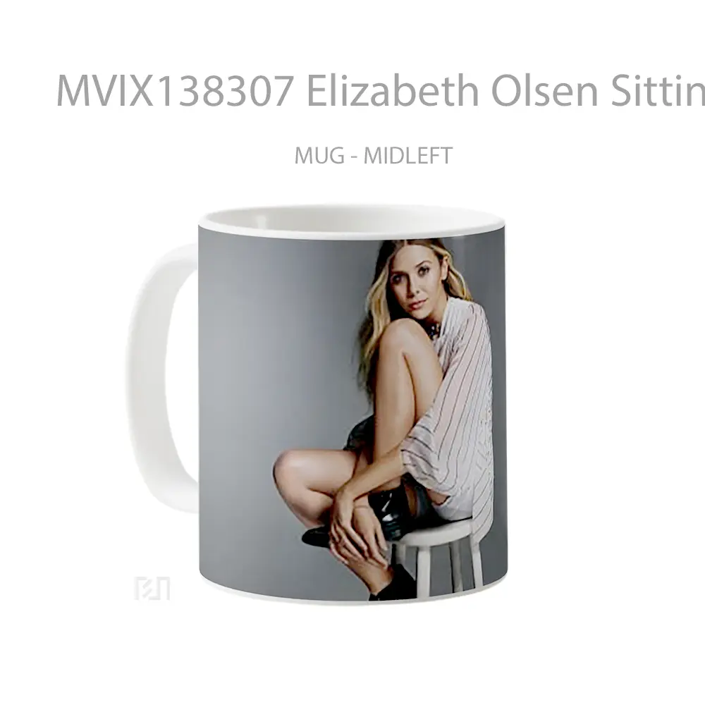 Mug Elizabeth Olsen Sitting Down Gelas Keramik Unik - All-side / Desain