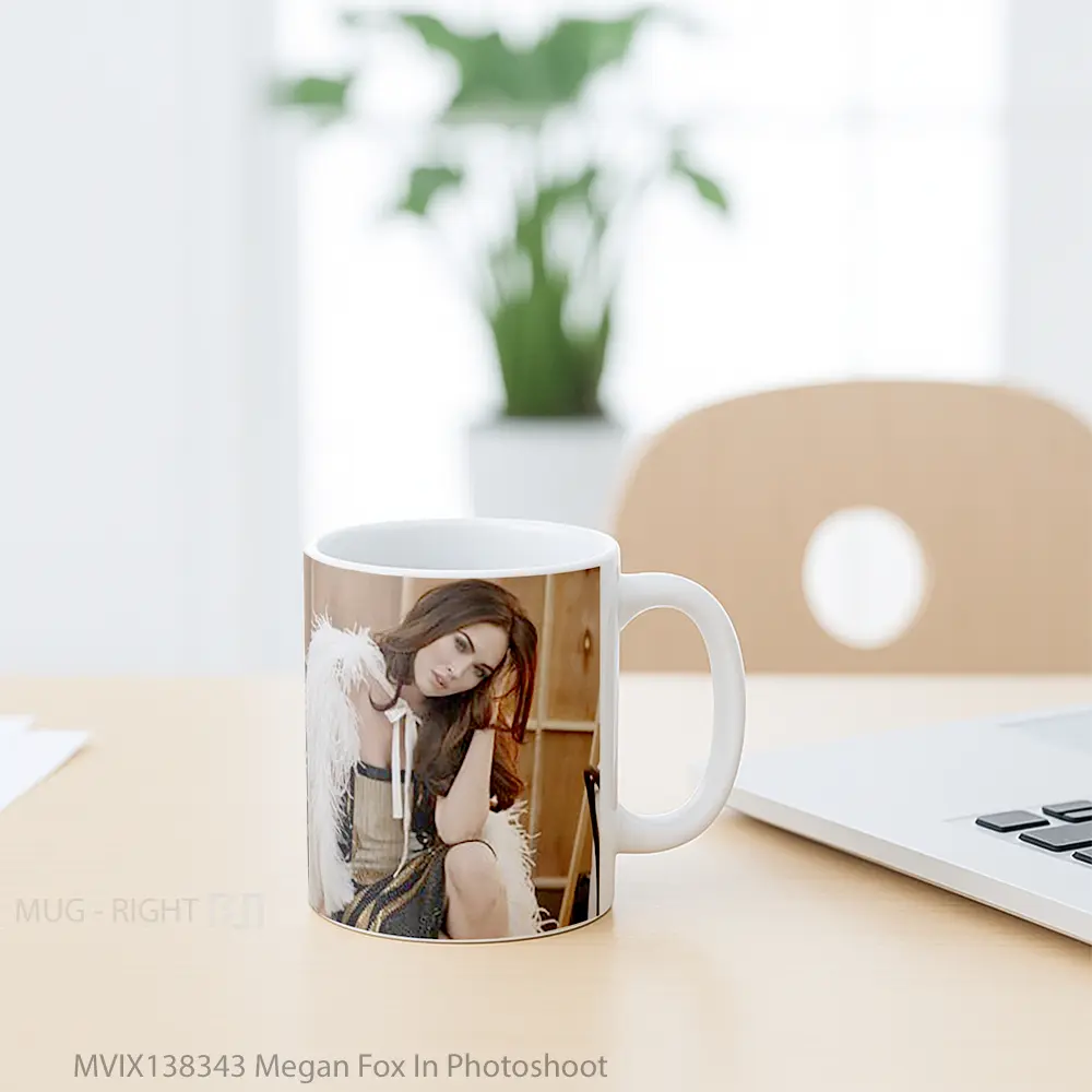 Mug Megan Fox In Photoshoot Gelas Selebriti - All-side / Desain