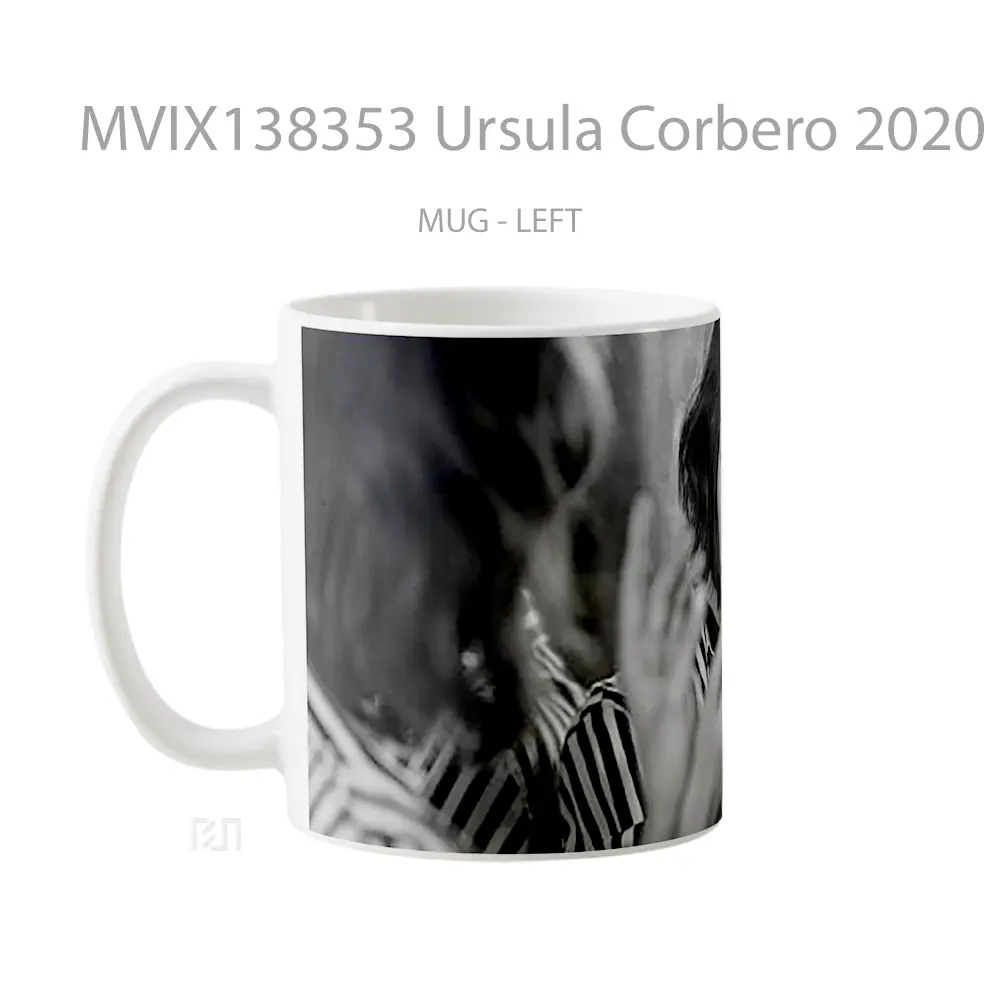 Mug Ursula Corbero 2020 Gelas Keramik Unik - All-side / Desain