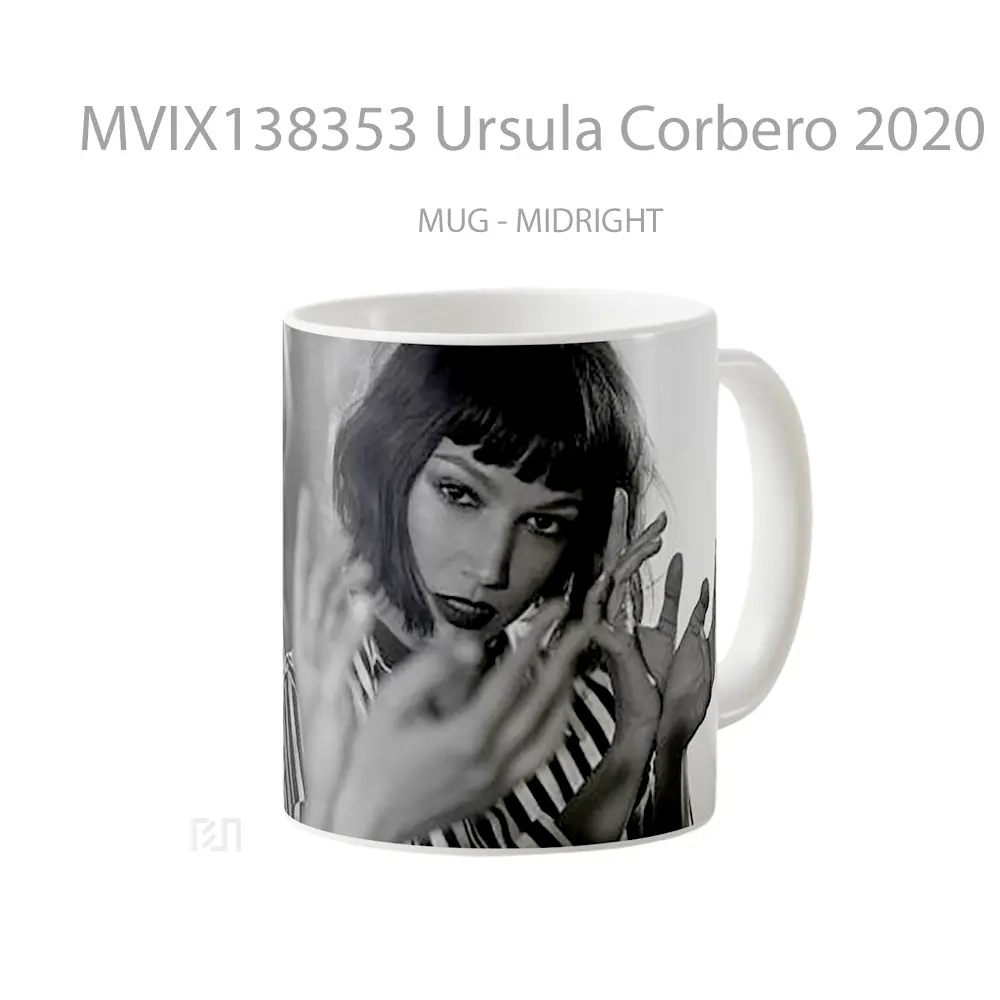 Mug Ursula Corbero 2020 Gelas Keramik Unik - All-side / Desain