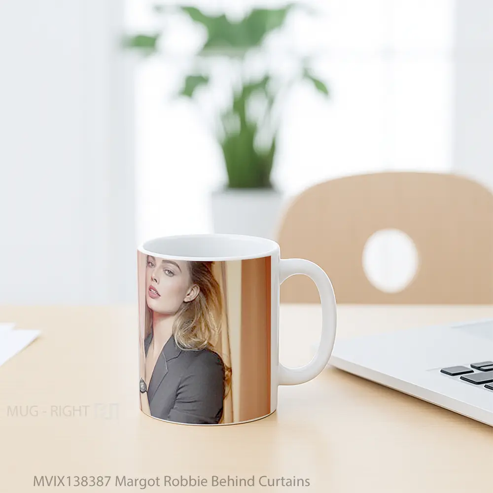 Mug Margot Robbie Behind Curtains Gelas Keramik Unik - All-side / Desain