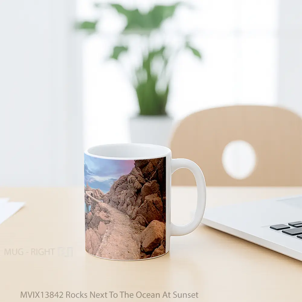 Mug Rocks Next To The Ocean At Sunset Gelas Pemandangan Alam - All-side / Desain