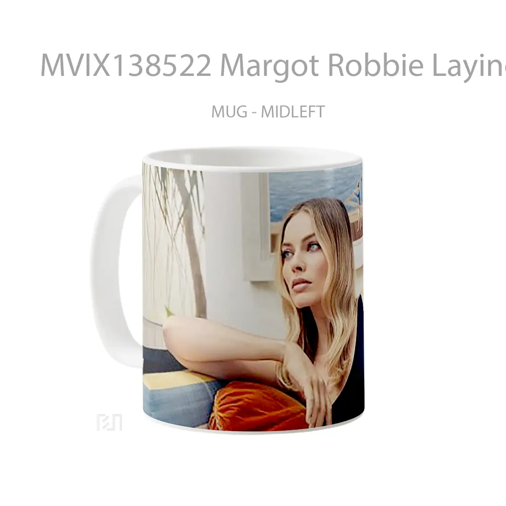 Mug Margot Robbie Laying On Couch Gelas Keramik Unik - All-side / Desain