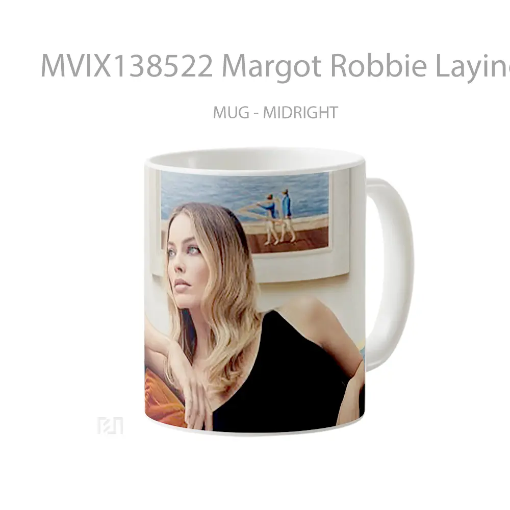 Mug Margot Robbie Laying On Couch Gelas Keramik Unik - All-side / Desain