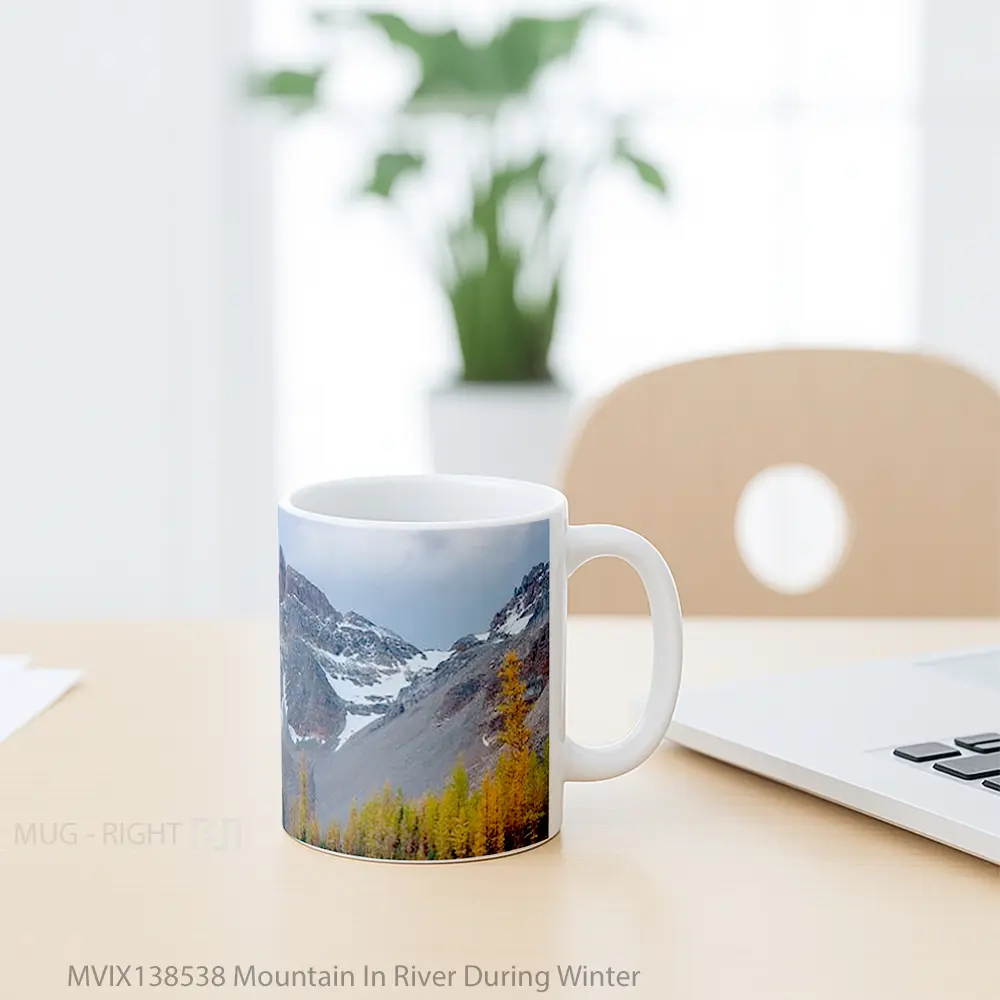 Mug Mountain In River During Winter Gelas Pemandangan Alam - All-side / Desain
