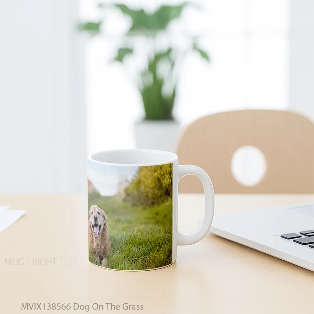 Mug Dog On The Grass Gelas Hewan Lucu - All-side / Desain