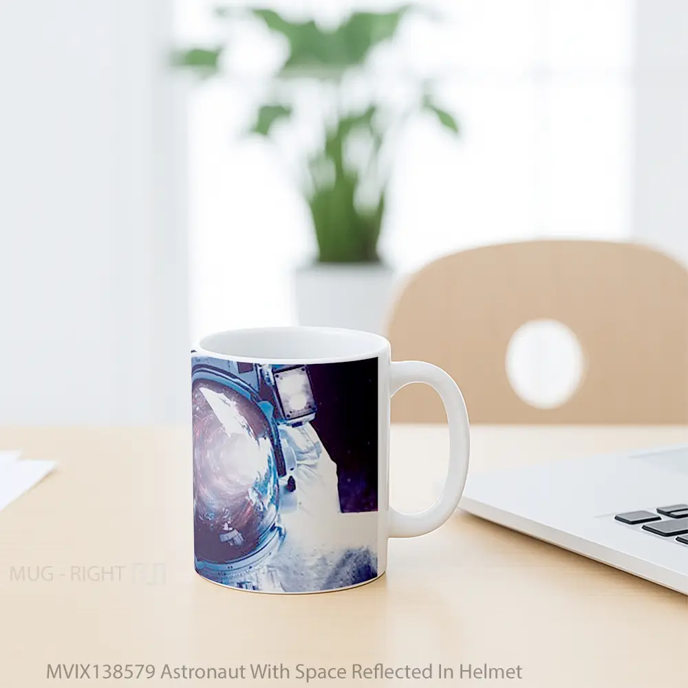 Mug Astronaut With Space Reflected In Helmet Gelas Astronomi - All-side / Desain