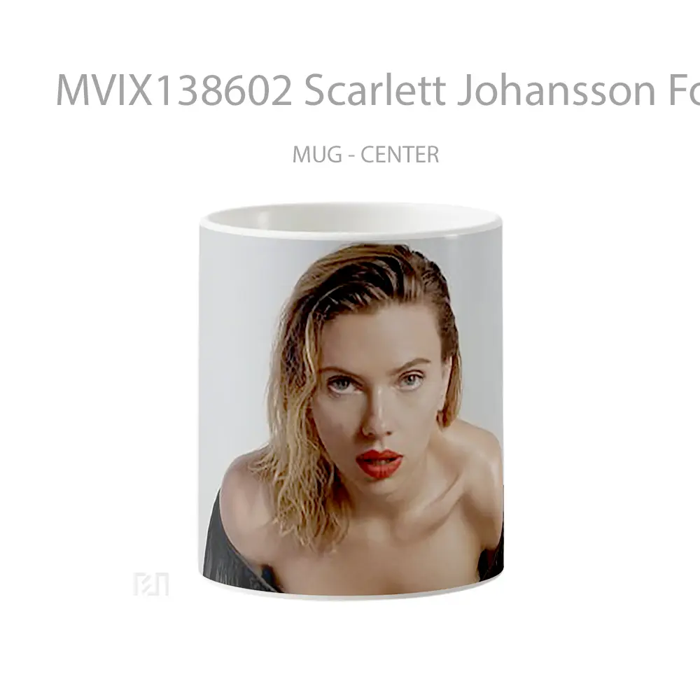 Mug Scarlett Johansson For Vanity Fair 2020 Gelas Selebriti